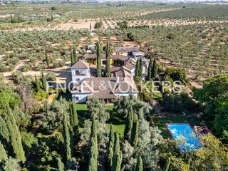Casale in Casco Antiguo. Exclusiva finca de recreo ecuestre gran señorío y tradición anda