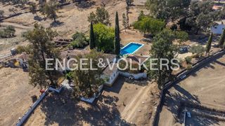 Chalet in Aracena. Cortijo con finca ecuestre de 5 ha a 8 km de aracena