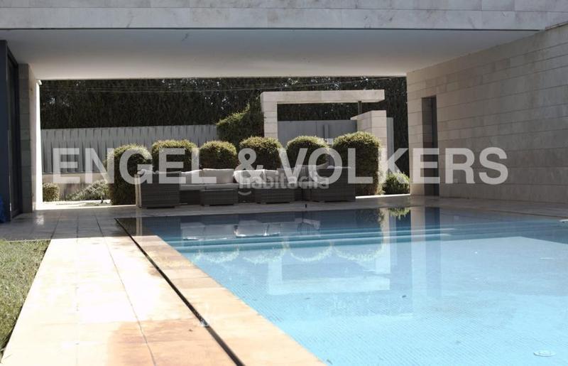 Foto 296a470d-fb95-4c20-bd1b-65c78102c2f1. Casale con riscaldamento parcheggio piscina in La Motilla - Fuente del Rey Dos Hermanas