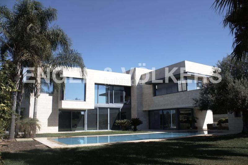 Foto 8a0b7c26-2ece-4d27-b56b-91346c835d6b. Casale con riscaldamento parcheggio piscina in La Motilla - Fuente del Rey Dos Hermanas