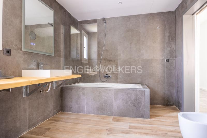 Foto 48447758-3761-4549-92c1-f0a3de957ceb. Masia amb calefacció piscina a Colegio Europa Espartinas