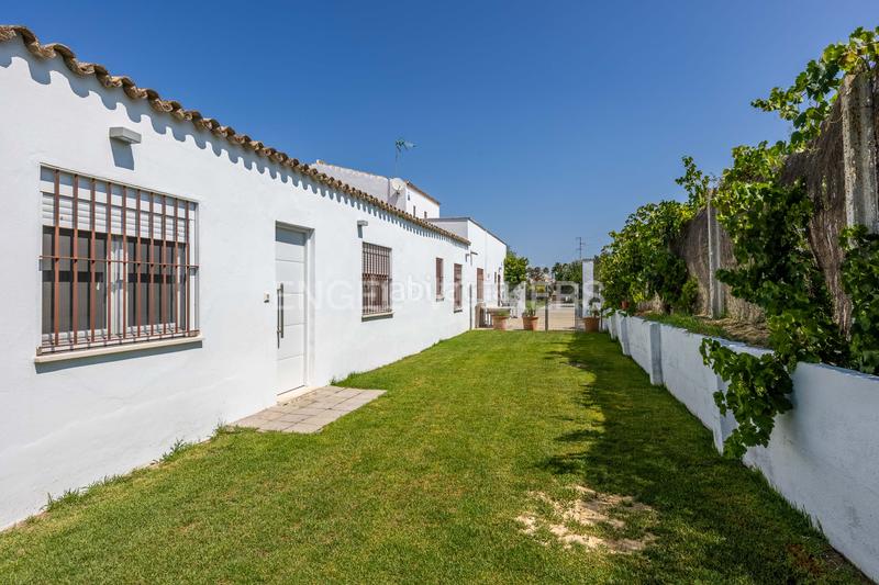 Foto b2ffc85a-7212-4080-b6c8-847c85a00e15. Masia amb calefacció piscina a Colegio Europa Espartinas