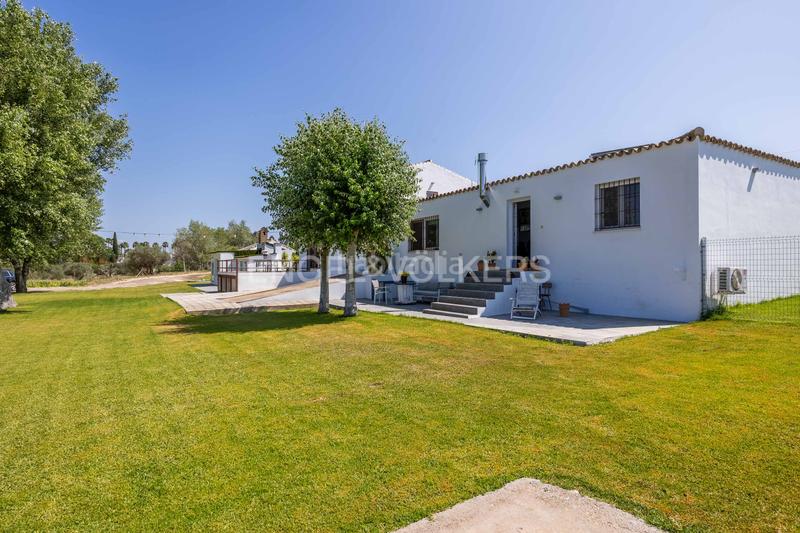 Foto c8b8e7e2-bdaf-4fea-9c11-0a60cd35f738. Masia amb calefacció piscina a Colegio Europa Espartinas