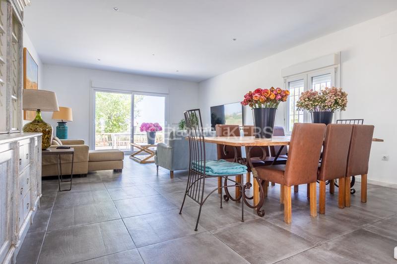 Foto ef7bdd65-0999-4397-bc81-3e08f7c055ec. Masia amb calefacció piscina a Colegio Europa Espartinas