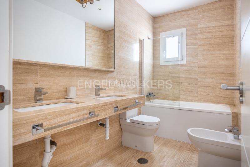 Foto ff17fd47-6e49-4517-9e58-2a037f49a833. Masia amb calefacció piscina a Colegio Europa Espartinas