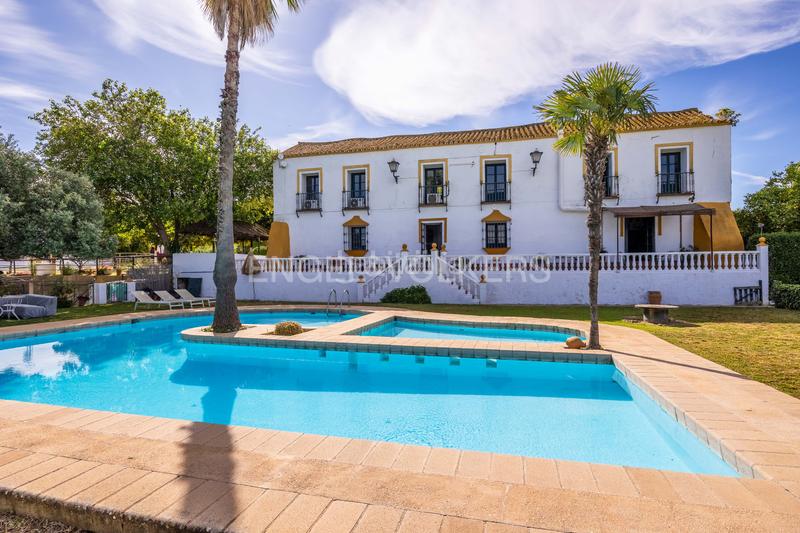 Foto d2f9e3dd-c314-4bad-9083-2180033e62e2. Casale con riscaldamento piscina in La Paz Alcalá de Guadaira