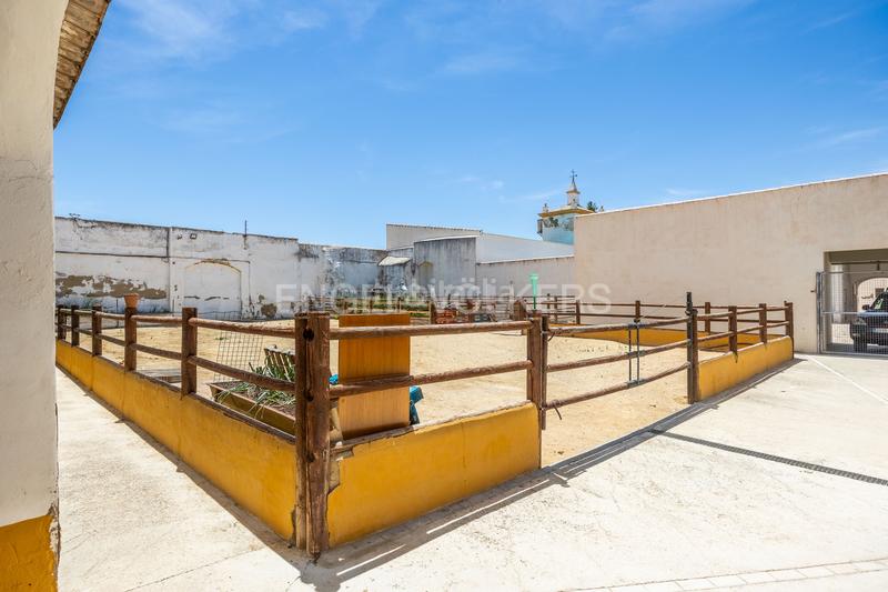 Foto 01b5d0c6-7d03-489f-b84d-01bd86a02314. Casa amb calefacció aparcament piscina a Osuna