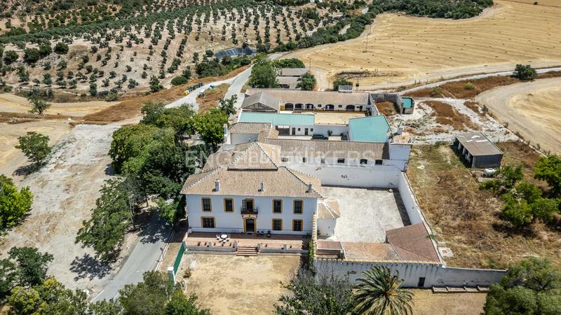 Foto b206ee62-83a3-4576-8d54-082e119e9488. Casa amb calefacció aparcament piscina a Osuna