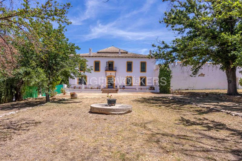 Foto b86501a5-42ae-497c-87ed-a887454441cd. Casa amb calefacció aparcament piscina a Osuna