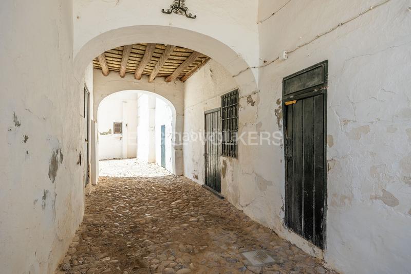 Foto ce54922e-1027-4b59-9f03-1c069dc23749. Casa amb calefacció aparcament piscina a Osuna