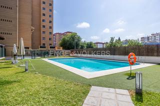 Apartament a El Torrejón - El Cerezo. Elegante piso de 5 habitaciones con piscina, trastero y 1 garage