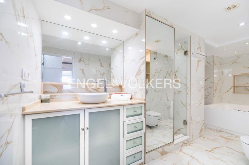 Foto 05b871b0-561e-4b83-bf39-0c5f52dc21a4. Alquiler apartamento  en primera línea de mar con jacuzzi! alquiler anual . en Rota