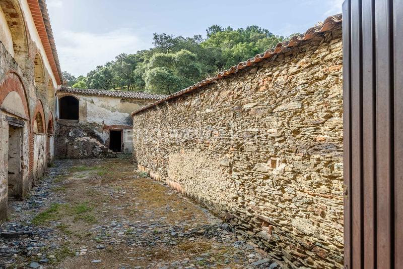 Foto ba9e2bdf-23d8-485c-973e-6a76cc689f08. Masia amb calefacció a Almonaster la Real
