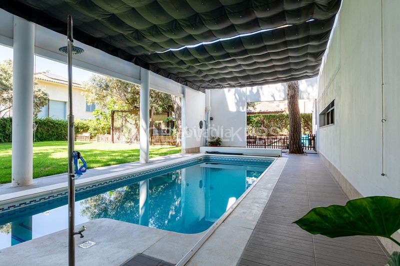 Foto d1769113-307b-456d-888a-86a43db8441b. Casa amb calefacció aparcament piscina a Bollullos de la Mitación
