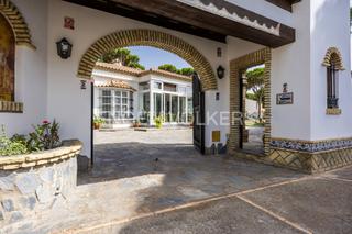 Maison à La Barrosa. Un espacioso y cómodo hogar a pocos metros de la playa de la bar