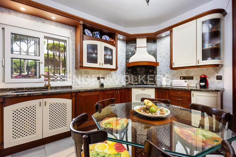 Foto 9600c3c2-b04a-4edf-8c59-0848f25423f1. Haus mit heizung parking pool in La Barrosa Chiclana de la Frontera