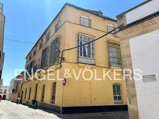 Reihenhaus in Plaza de Toros - Ayuntamiento. Oportunidad de inversión única en el corazón del puerto de santa