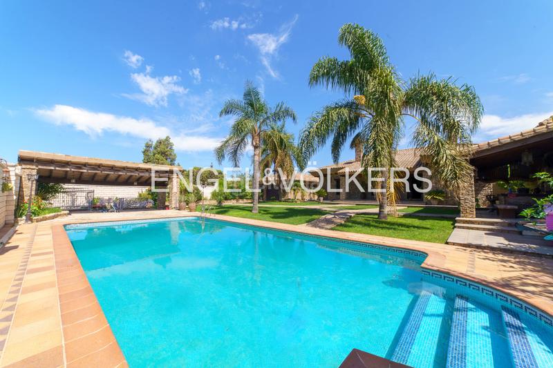 Foto 2d92feb7-334e-4fed-9406-7576f321a107. Casa amb calefacció aparcament piscina a Los Franceses - La Vega Chiclana de la Frontera