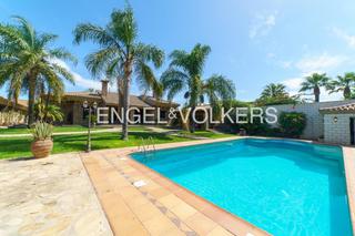 Casa a Los Franceses - La Vega. Exclusivo chalet en el corazón de chiclana