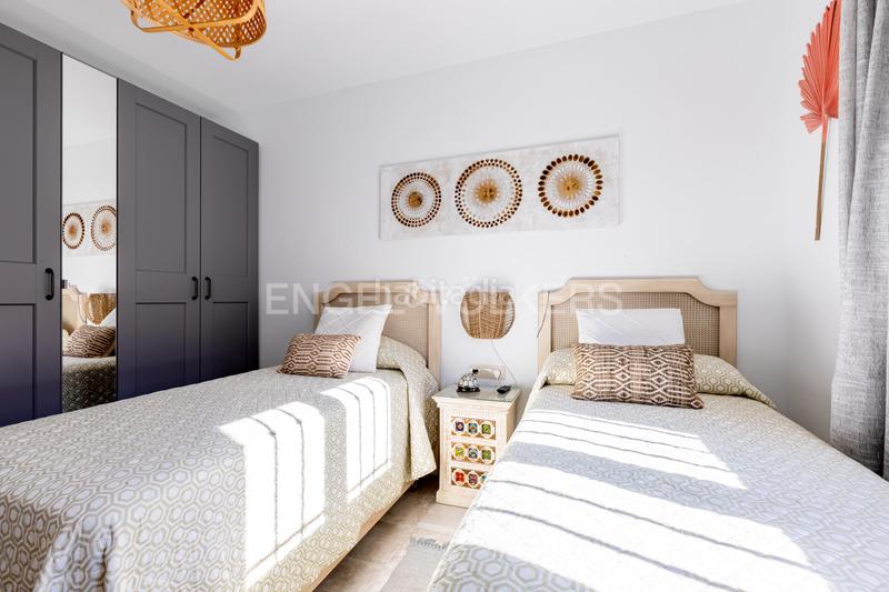 Foto 2ce7d96c-4ec5-42ce-90dd-b1fe93d3cb0c. Casa exclusiva vivienda casi a estrenar , a un paso de sevilla, con apartamento independiente. en Utrera