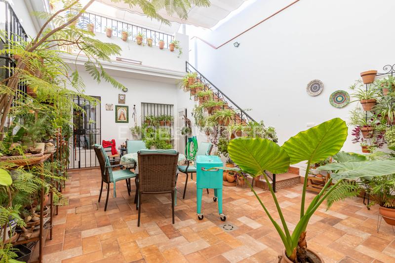 Foto 68bc4bb1-f1a4-4b82-810e-1584d92a83d5. Casa exclusiva vivienda casi a estrenar , a un paso de sevilla, con apartamento independiente. en Utrera