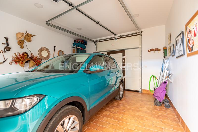 Foto 79c398bc-2601-4c27-9820-047f83de57c2. Casa exclusiva vivienda casi a estrenar , a un paso de sevilla, con apartamento independiente. en Utrera
