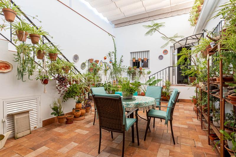 Foto 7f5f5b30-5ba9-4293-a6f9-f6aa624183f9. Casa exclusiva vivienda casi a estrenar , a un paso de sevilla, con apartamento independiente. en Utrera