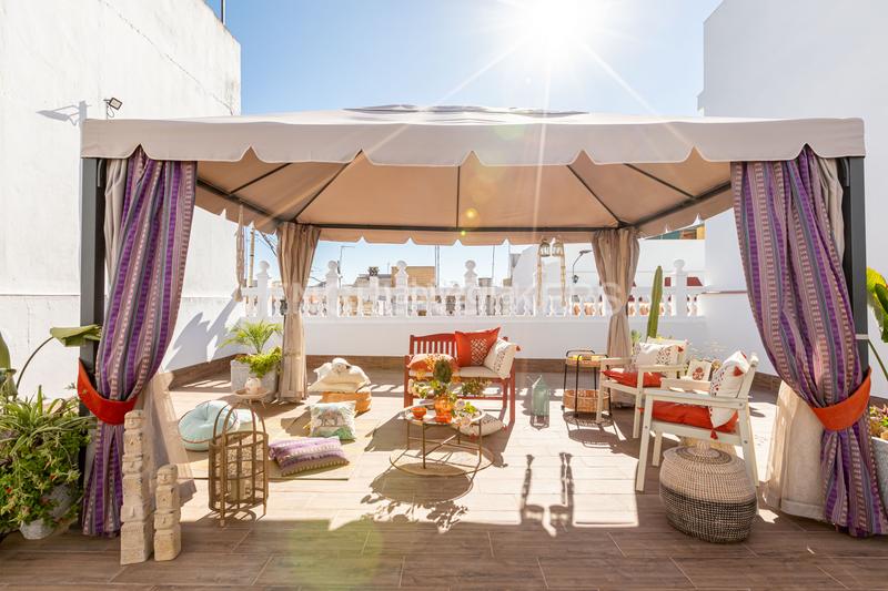 Foto ab0abef8-53be-43da-9707-7b1febd4a0bb. Casa exclusiva vivienda casi a estrenar , a un paso de sevilla, con apartamento independiente. en Utrera