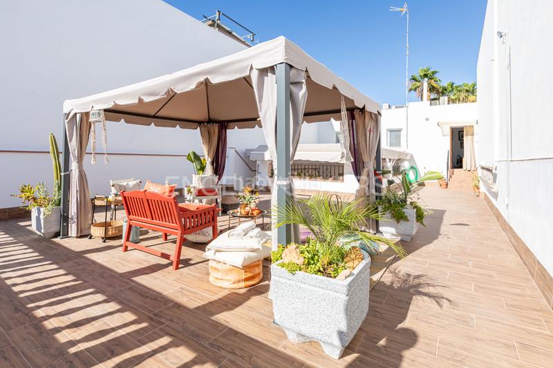 Foto b31238d2-2156-470b-9b2c-36c2442d9bee. Casa exclusiva vivienda casi a estrenar , a un paso de sevilla, con apartamento independiente. en Utrera