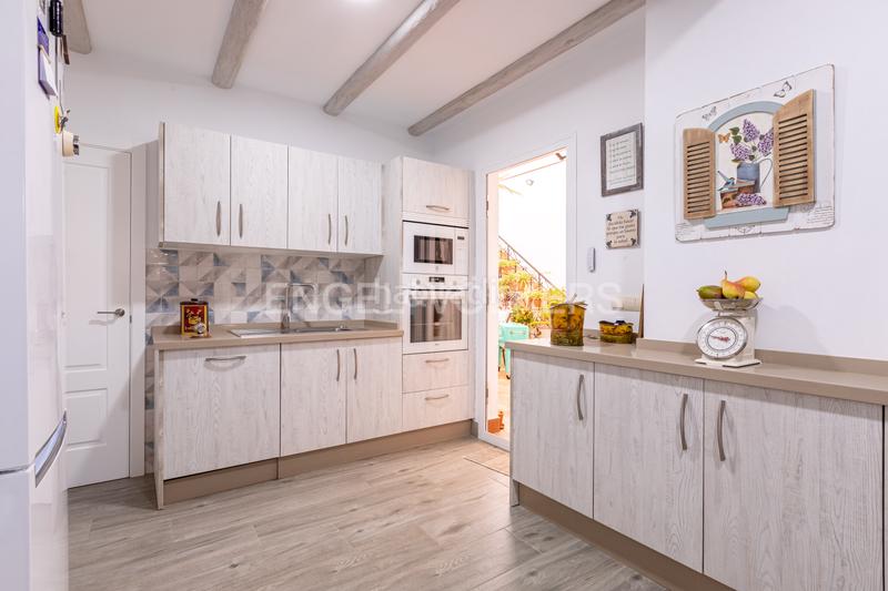 Foto f947cffb-b551-4392-9a80-a3596bc579ec. Casa exclusiva vivienda casi a estrenar , a un paso de sevilla, con apartamento independiente. en Utrera