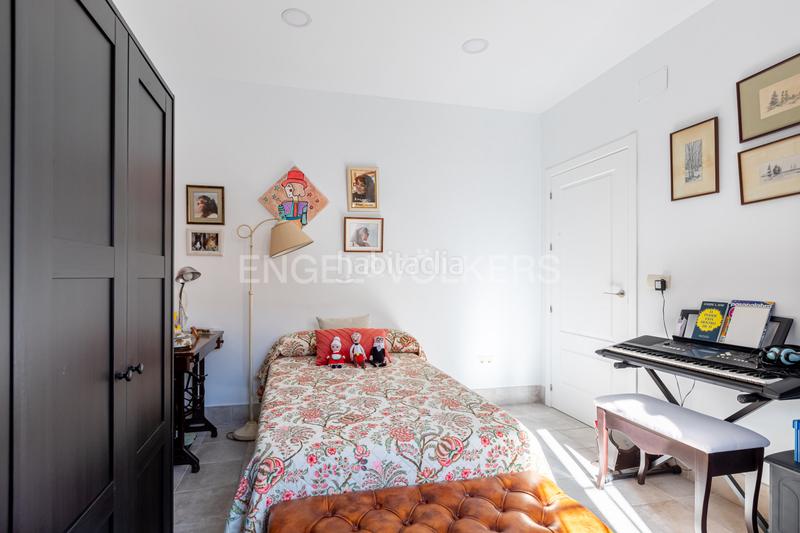 Foto f9bab9e8-6823-4888-a363-04590d42fd20. Casa exclusiva vivienda casi a estrenar , a un paso de sevilla, con apartamento independiente. en Utrera