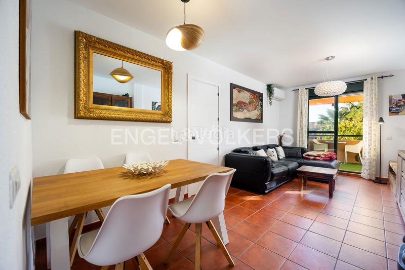 Foto 2b79199d-4d4e-42d1-959c-7d5c30c343ca. Apartament amb calefacció aparcament piscina a La Barrosa Chiclana de la Frontera