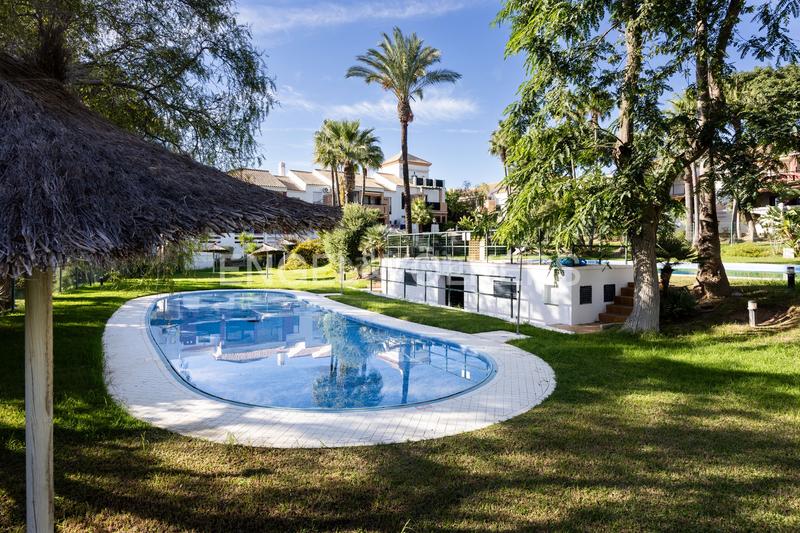 Foto 413cf6eb-77db-4841-ab93-1f112d5494a1. Apartament amb calefacció aparcament piscina a La Barrosa Chiclana de la Frontera