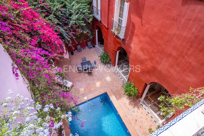 Foto 2c4bf7d3-1224-41f6-8eeb-e6c218d9ec3b. Casa con riscaldamento parcheggio piscina in Alfalfa - Santa Cruz Sevilla