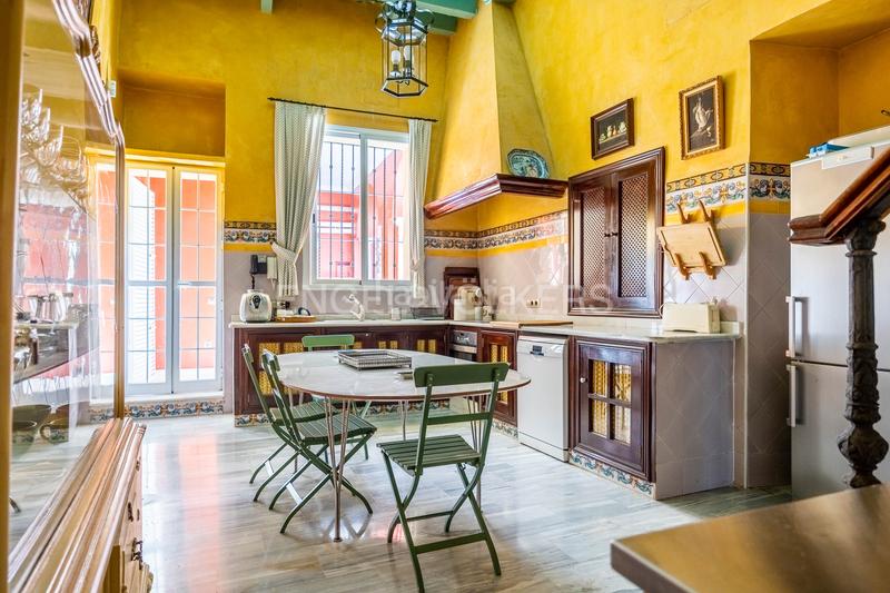 Foto 34ac5f38-4d9e-4d01-b653-bcd15520f830. Casa con riscaldamento parcheggio piscina in Alfalfa - Santa Cruz Sevilla