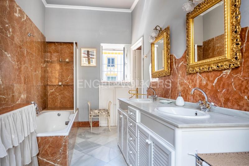 Foto 5ec05c06-e2b4-4a06-bb4e-c2a6ef1cd080. Casa con riscaldamento parcheggio piscina in Alfalfa - Santa Cruz Sevilla