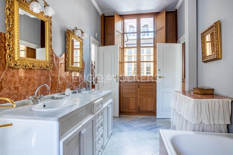 Foto 63efdab8-f2db-4c3b-b3a0-a538eeb75264. Casa con riscaldamento parcheggio piscina in Alfalfa - Santa Cruz Sevilla