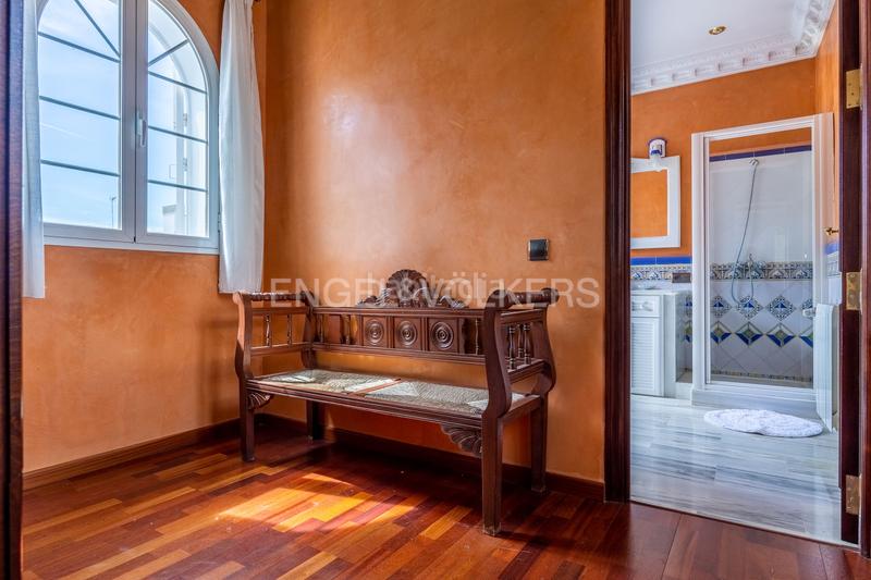 Foto bff4595b-8a29-4834-bf40-c90ceb8263f8. Casa con riscaldamento parcheggio piscina in Alfalfa - Santa Cruz Sevilla