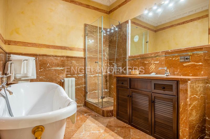 Foto c41ef396-05f8-498a-a8ac-70ef41e53813. Casa con riscaldamento parcheggio piscina in Alfalfa - Santa Cruz Sevilla