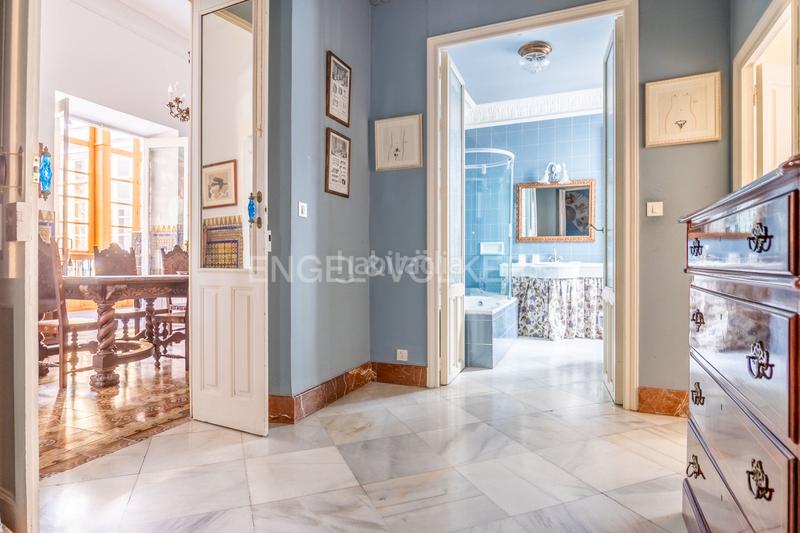 Foto f55cfd3d-9f6c-43f0-b5dc-93cda53f1795. Casa con riscaldamento parcheggio piscina in Alfalfa - Santa Cruz Sevilla