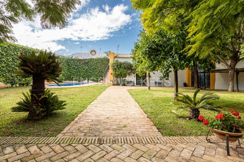 Foto 588bc876-8092-4b8d-9c51-96d0f9013b86. Casa con riscaldamento parcheggio piscina in Umbrete