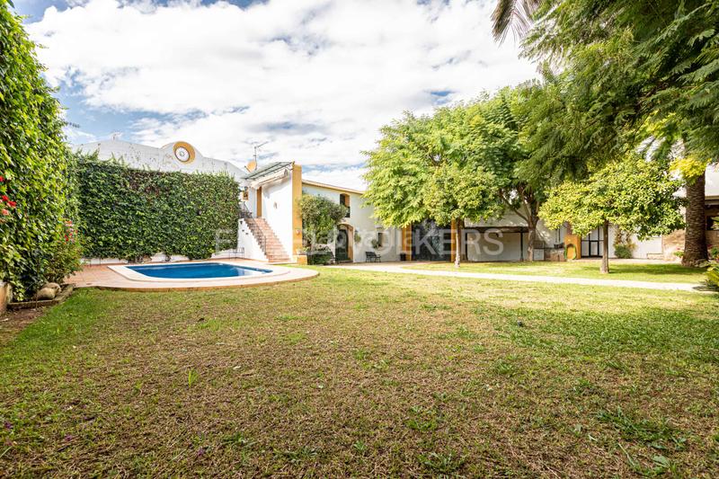 Foto 61926769-ab6f-48f7-9fb6-8563a79819fc. Casa con riscaldamento parcheggio piscina in Umbrete