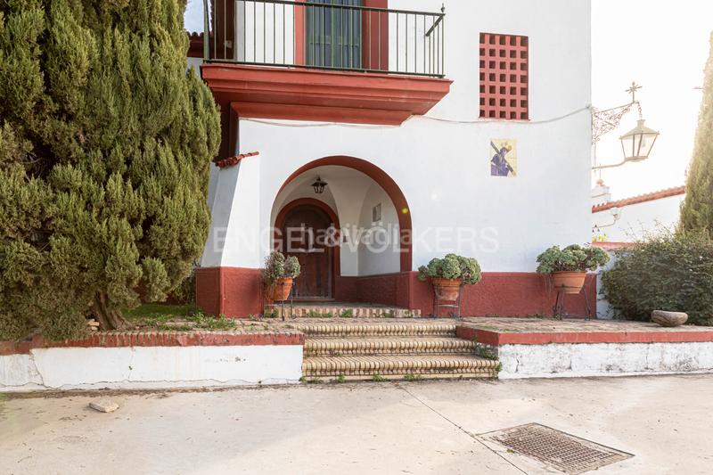 Foto b1dd0c0f-7e6a-425e-a9ed-72e5cc4a7641. Masía embrujo andaluz en cortijo de más de 3.000 metros dentro de núcleo urbano en Gines
