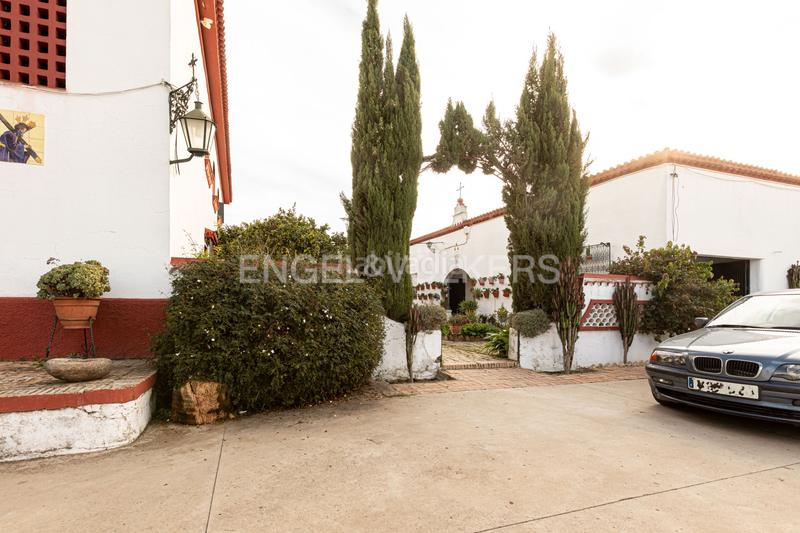Foto ef456e98-6fdc-457f-9df9-c56938ebcc3a. Masía embrujo andaluz en cortijo de más de 3.000 metros dentro de núcleo urbano en Gines