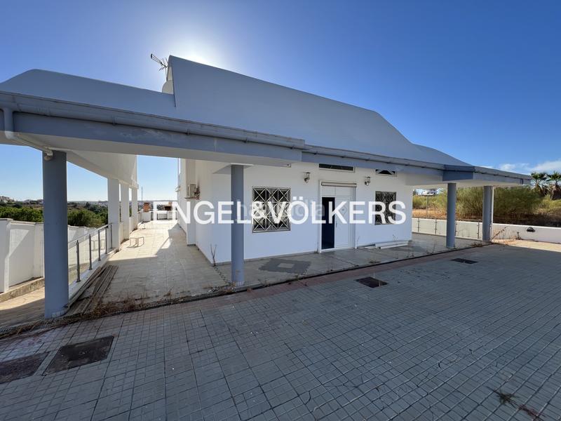 Foto ae6d18ab-e200-4f20-bee5-79c694edcbd9. Casa amb calefacció aparcament piscina a Costa Esuri Ayamonte