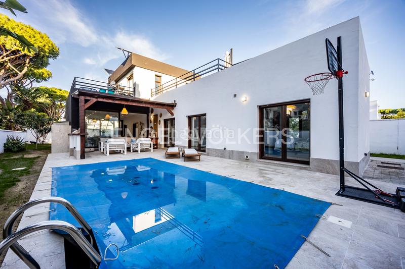 Foto 061c7006-f621-4c65-a379-f492a0d73493. Casa con riscaldamento parcheggio piscina in La Barrosa Chiclana de la Frontera