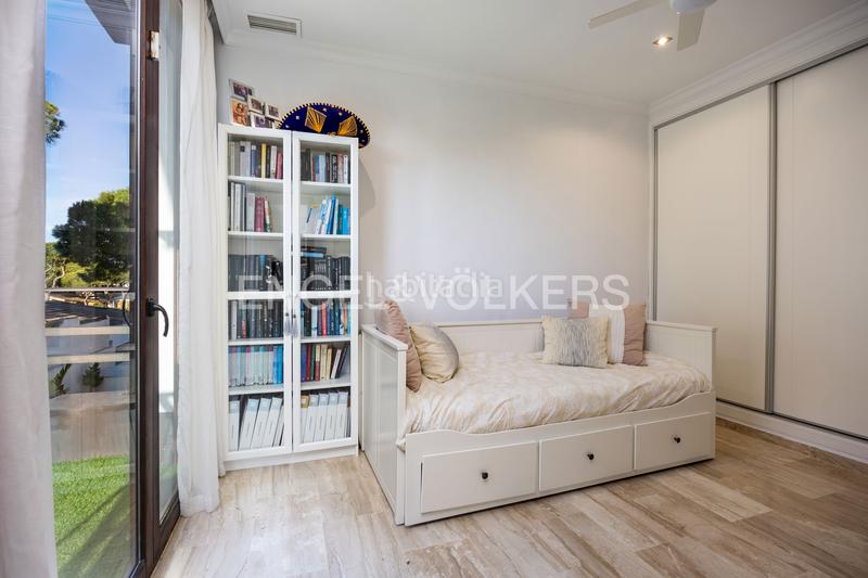 Foto 247cff15-ebe3-48fb-ac57-a246f2bb0d12. Casa con riscaldamento parcheggio piscina in La Barrosa Chiclana de la Frontera