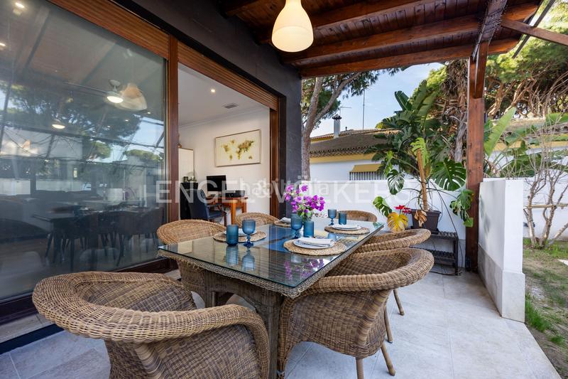 Foto af878430-49e1-4479-ae29-14d0feaea966. Casa con riscaldamento parcheggio piscina in La Barrosa Chiclana de la Frontera