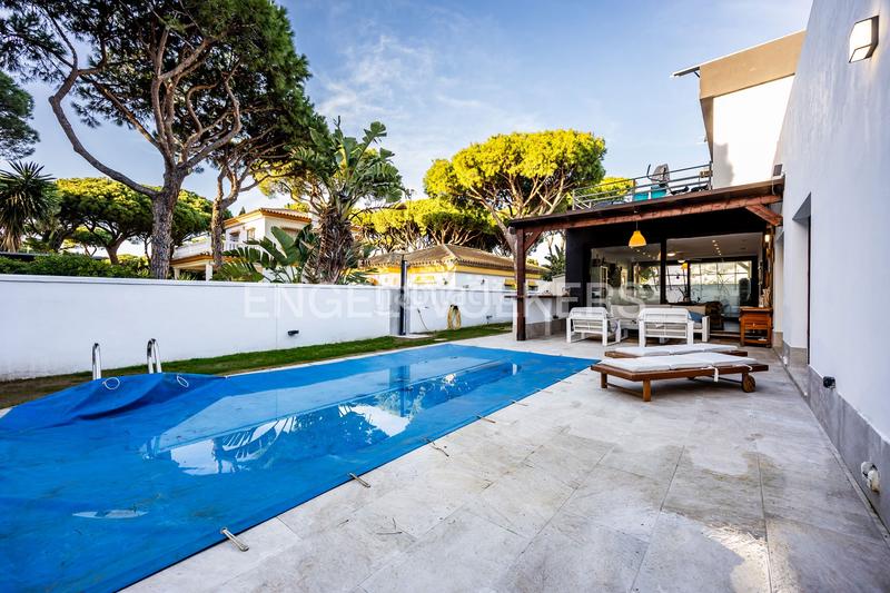 Foto cae823f0-d217-4ec2-8f6b-80b6cbe5e69a. Casa con riscaldamento parcheggio piscina in La Barrosa Chiclana de la Frontera