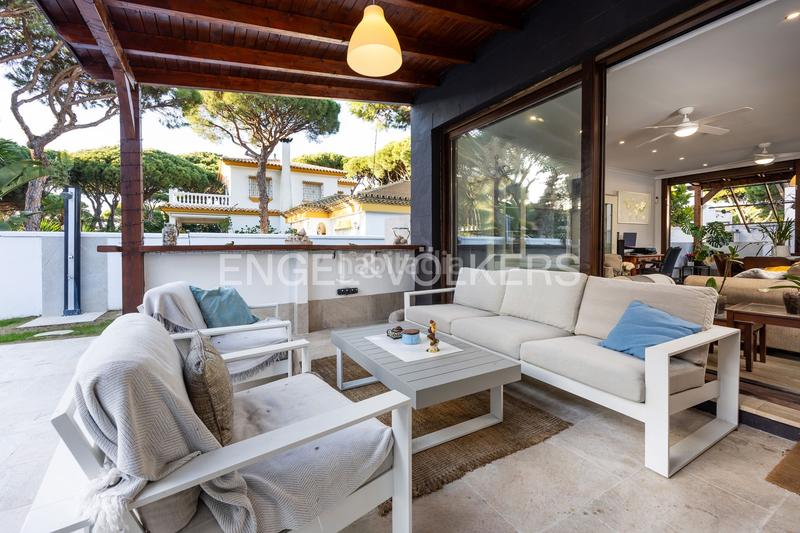 Foto cf0a8b6e-89bf-4d3f-97bc-a123131b50b5. Casa con riscaldamento parcheggio piscina in La Barrosa Chiclana de la Frontera